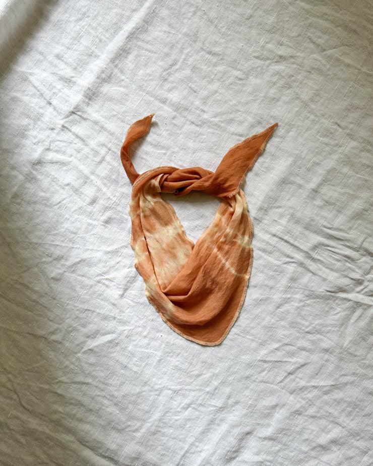 Tørklæde lyserød batik